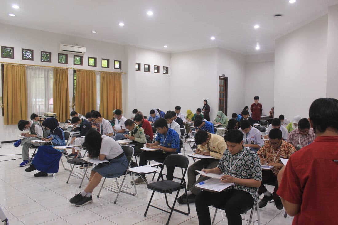 Suasana kompetisi jenjang SMA